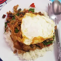 กะเพราหมูสับไข่ดาว